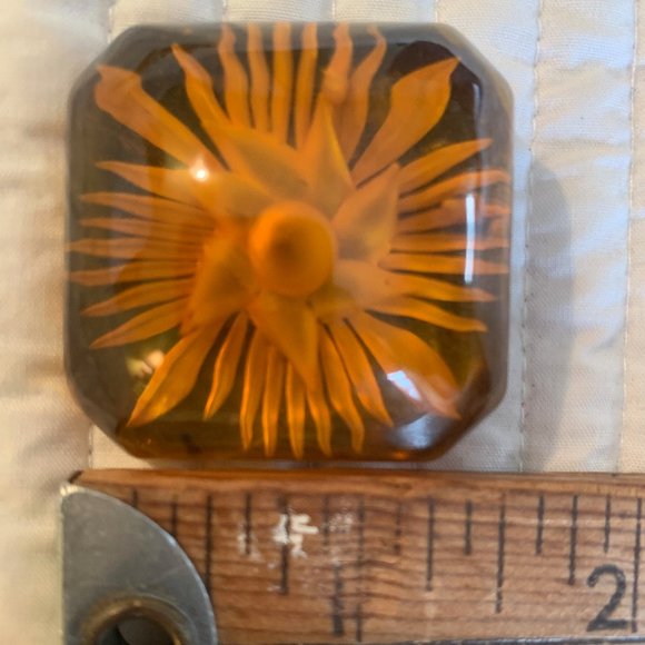 Fabulous vintage apple juice bakelite brooch! - Picture 4 of 4